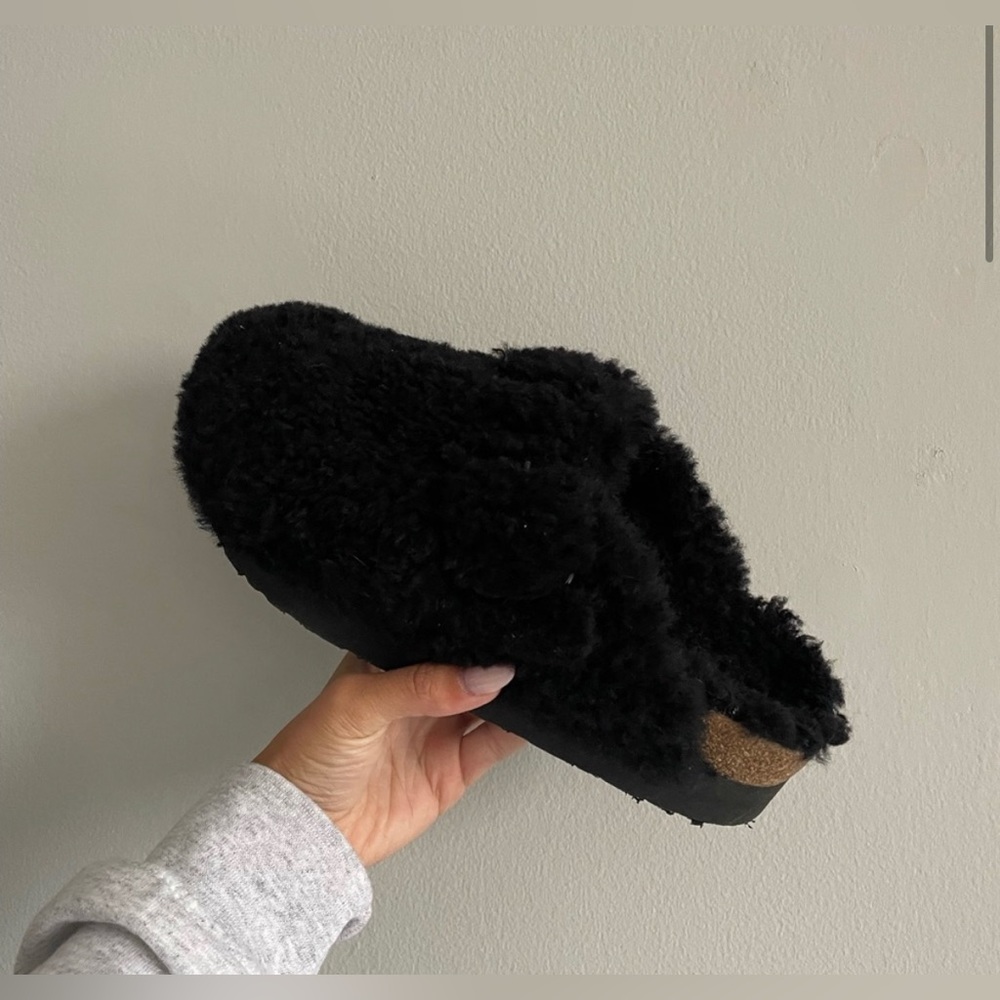 BNWT Black Boston big buckle Teddy Platform sandal